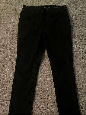 Calvin Klein Slim Infinite Flex Pants in Black. 30x30.